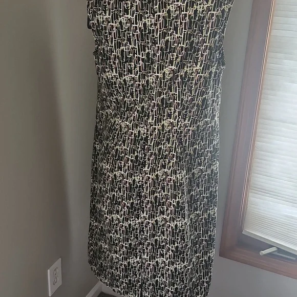 Dress Barn graphic print shift dress - Picture 4 of 8